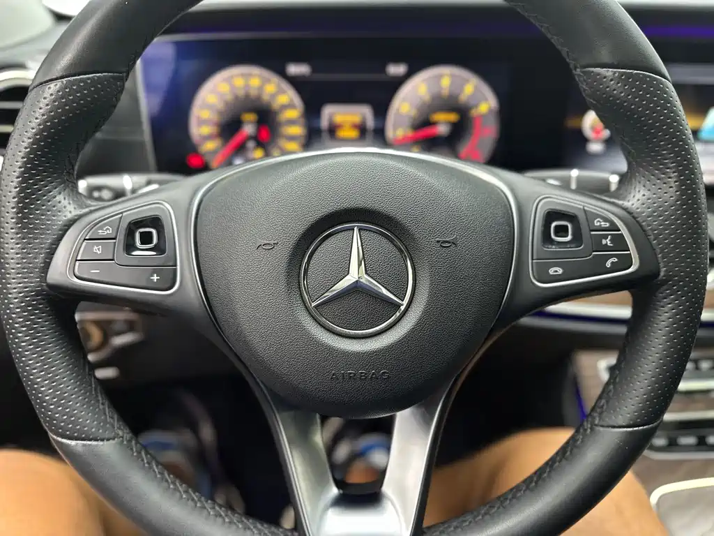 Mercedes-Benz E-Class — миниатюра 19