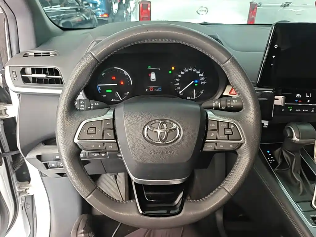 Toyota Sienna — миниатюра 11