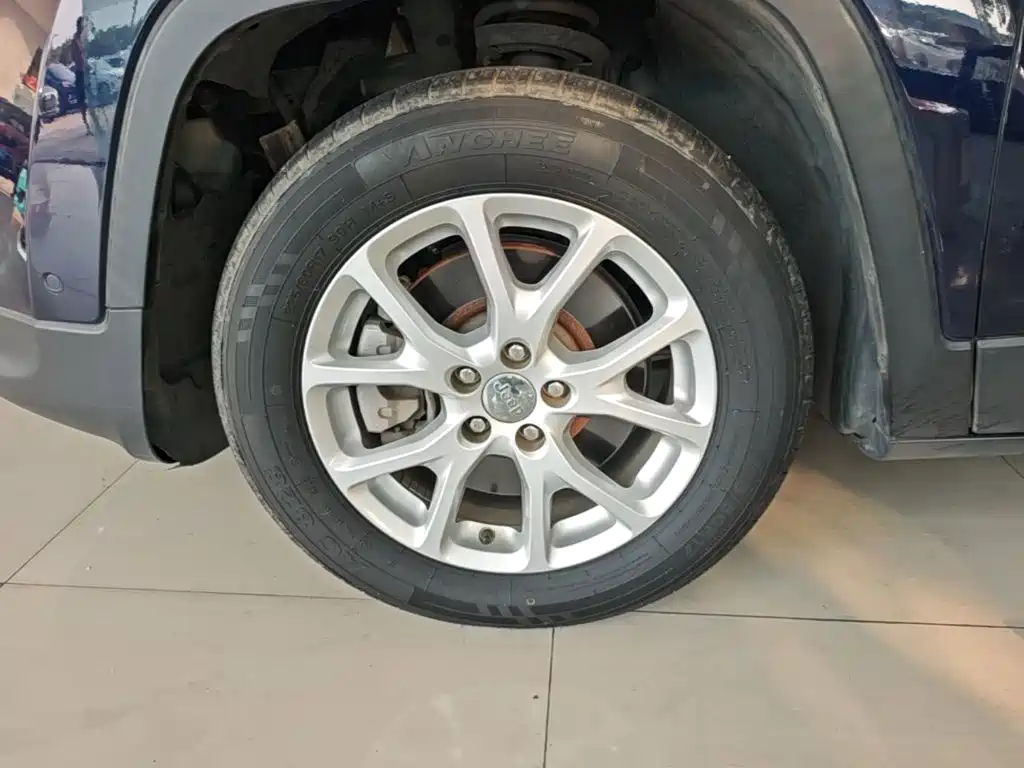 Jeep Cherokee — миниатюра 23