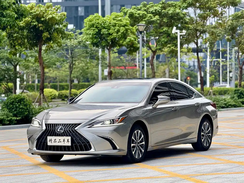 Lexus ES 2024