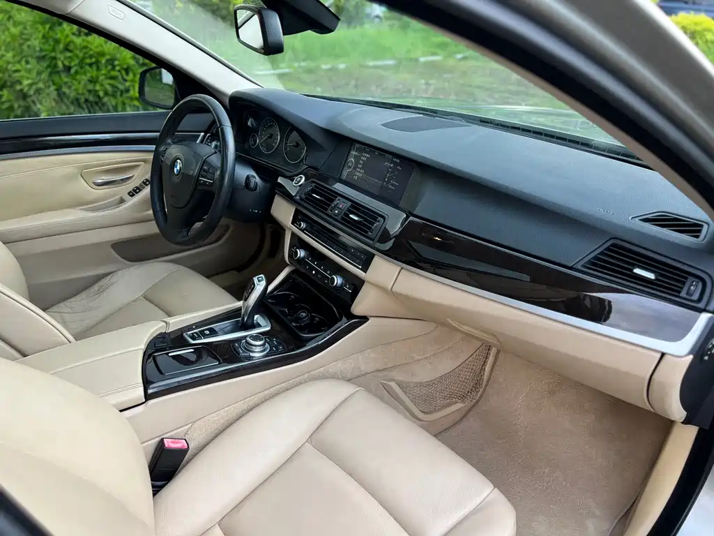 BMW 5 Series — миниатюра 13