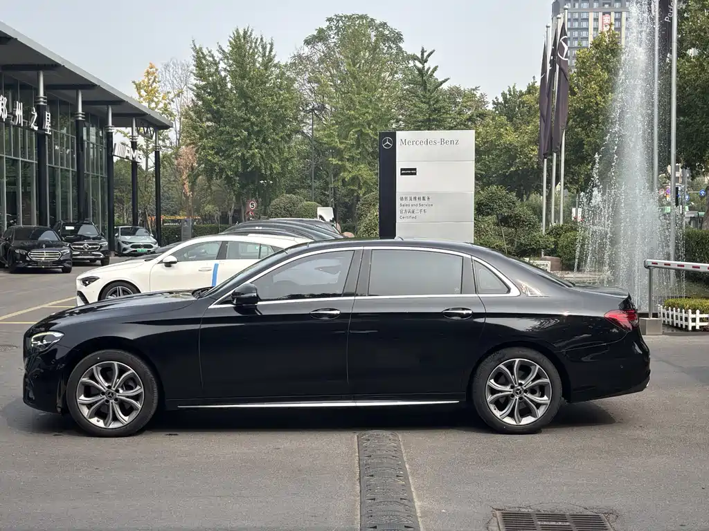 Mercedes-Benz E-Class — миниатюра 2