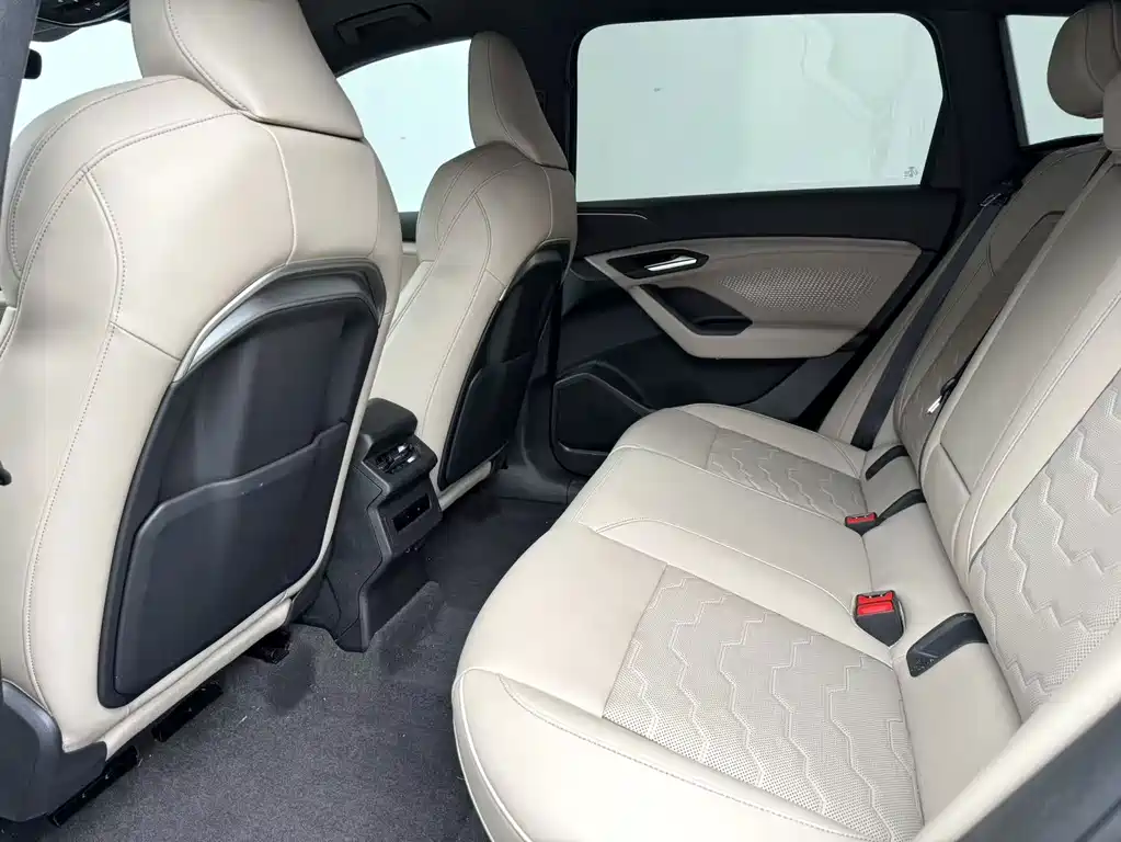 Audi Q6L e-tron — миниатюра 6