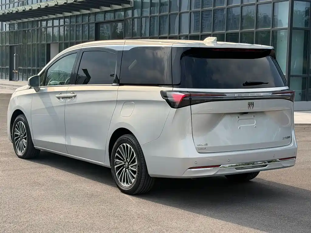 Buick GL8 Hybrid — миниатюра 4