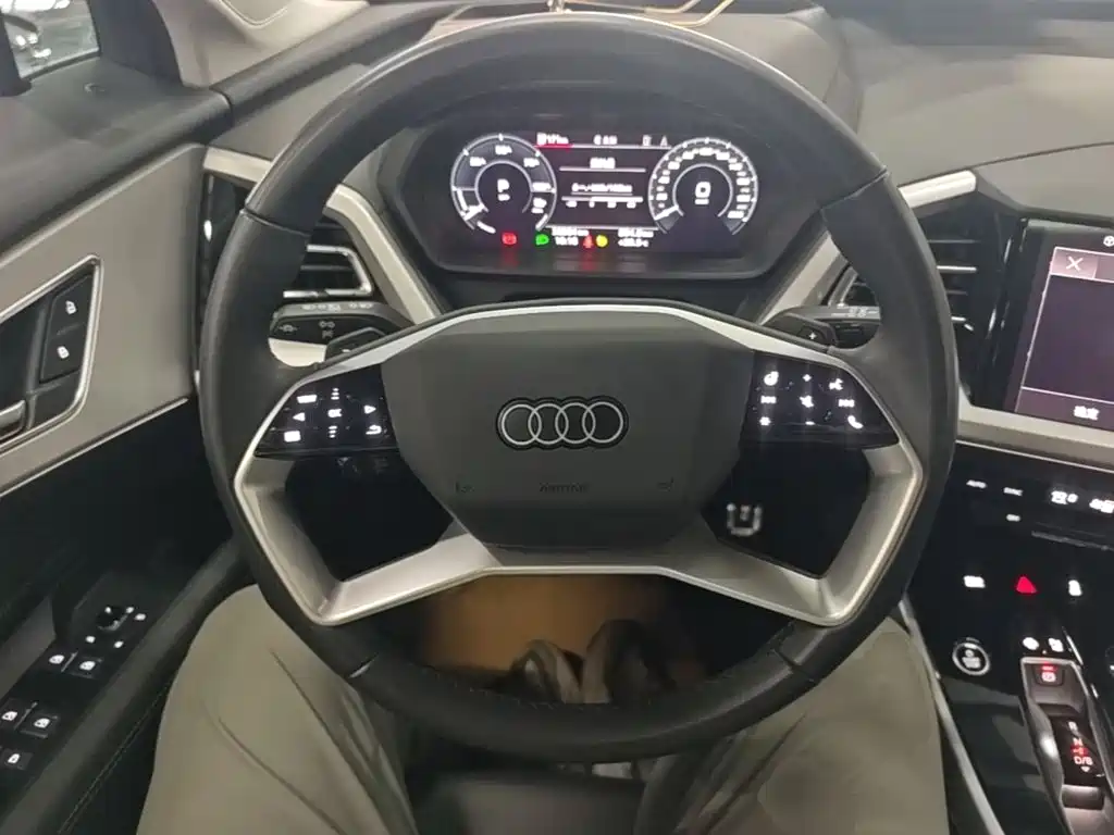 Audi Q5 e-tron — миниатюра 11