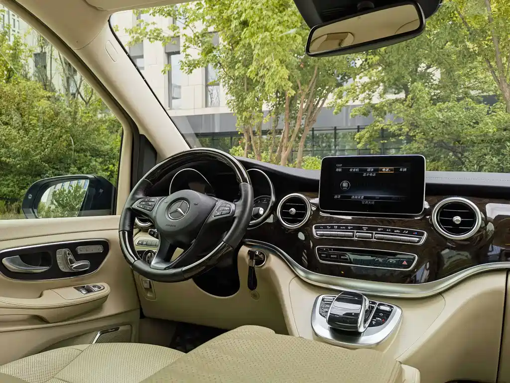 Mercedes-Benz V-Class — миниатюра 11
