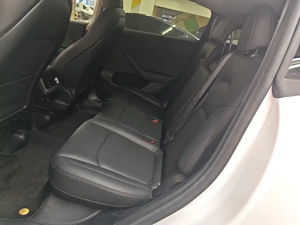 Tesla Model Y — миниатюра 17
