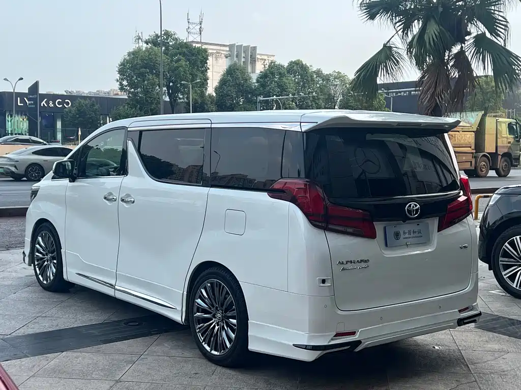 Toyota Alphard 2018 3.5L Luxury
