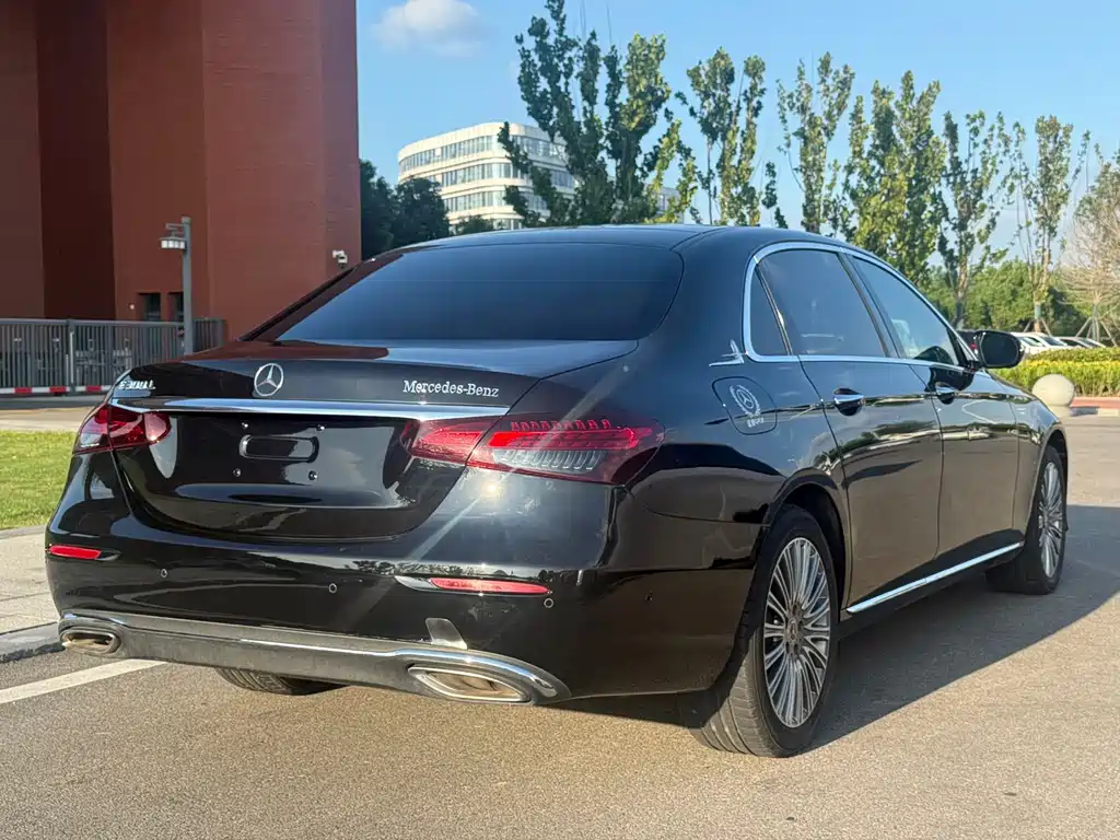 Mercedes-Benz E-Class — миниатюра 7