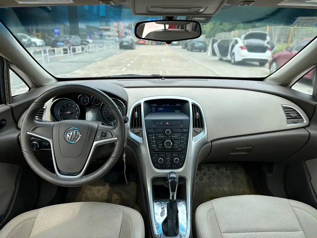 Buick Excelle — миниатюра 9