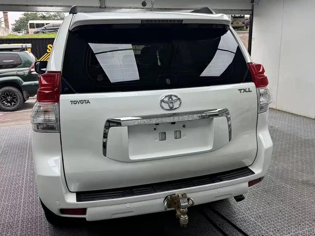 Toyota Land Cruiser Prado 2010 2.7L AT Luxury