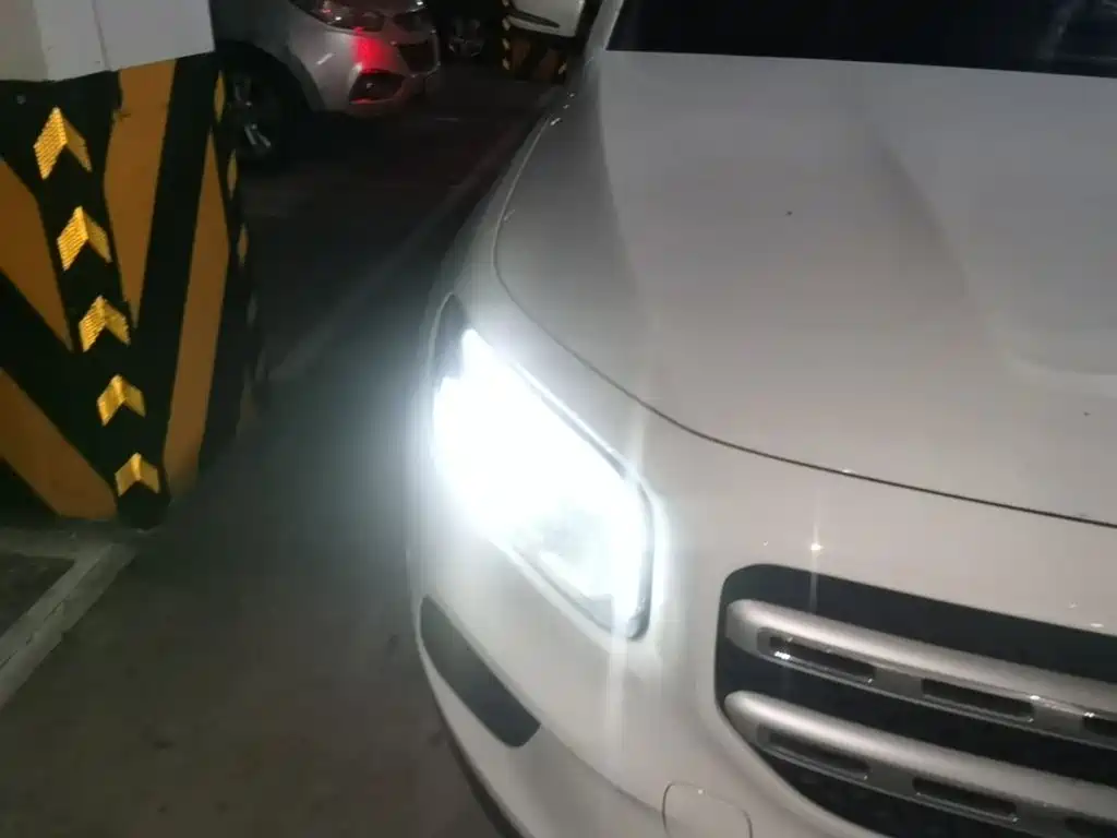 Mercedes-Benz GLB — миниатюра 11