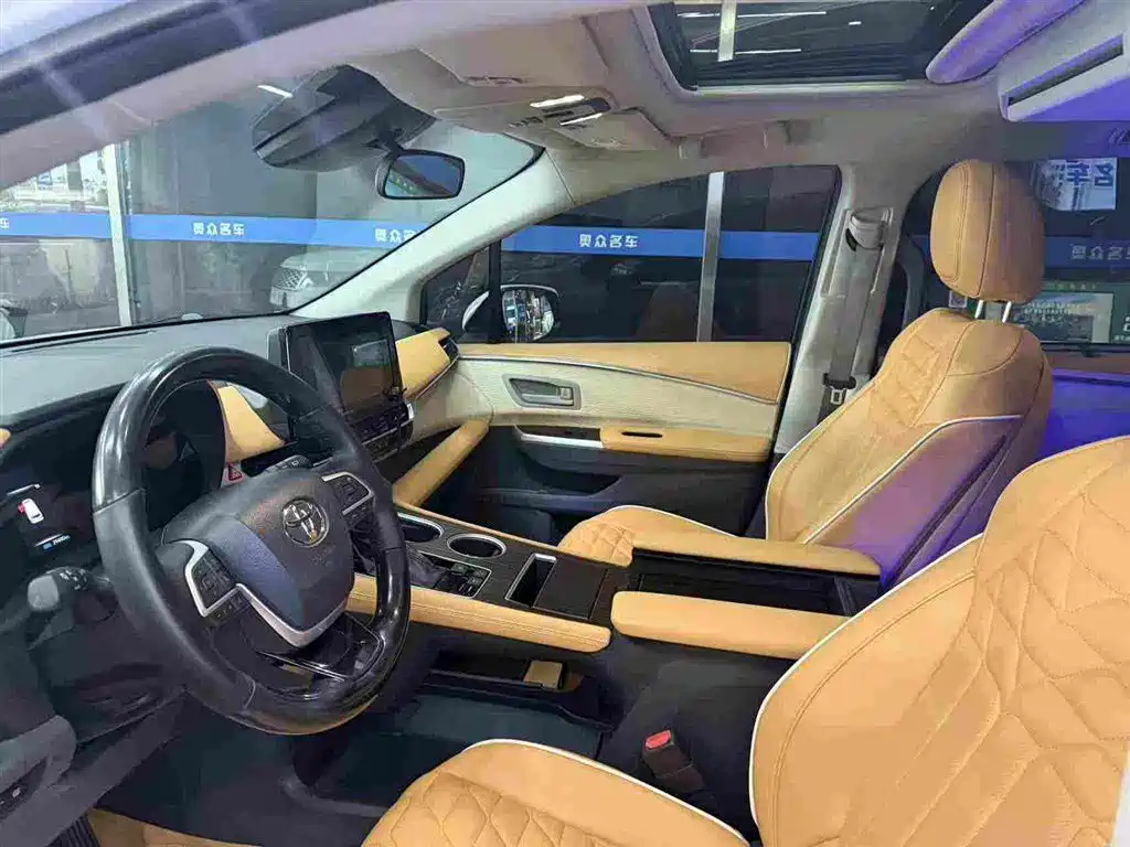 Toyota Sienna — миниатюра 4