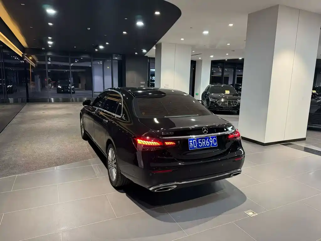 Mercedes-Benz E-Class — миниатюра 8