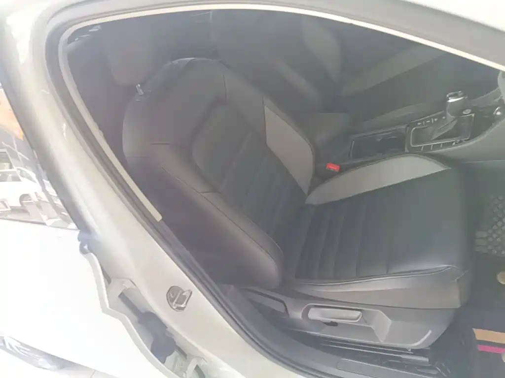 Volkswagen Sagitar — миниатюра 25