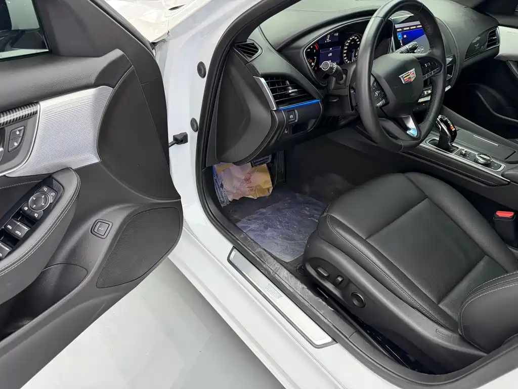 Cadillac CT5 — миниатюра 5