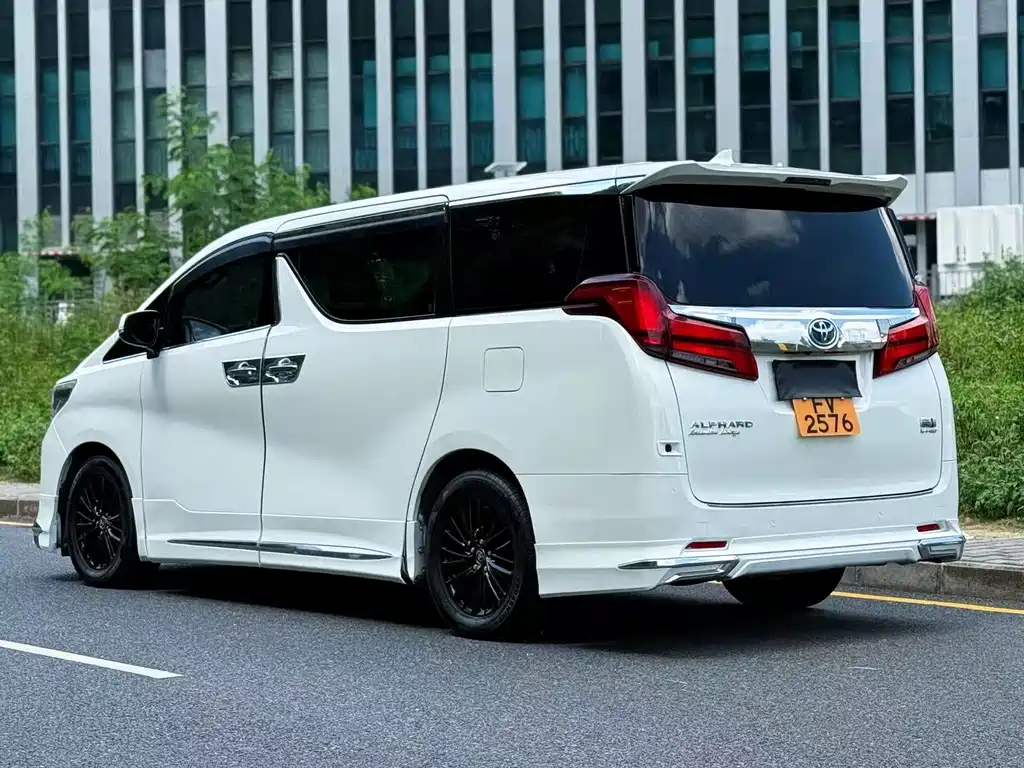 Toyota Vellfire — миниатюра 7