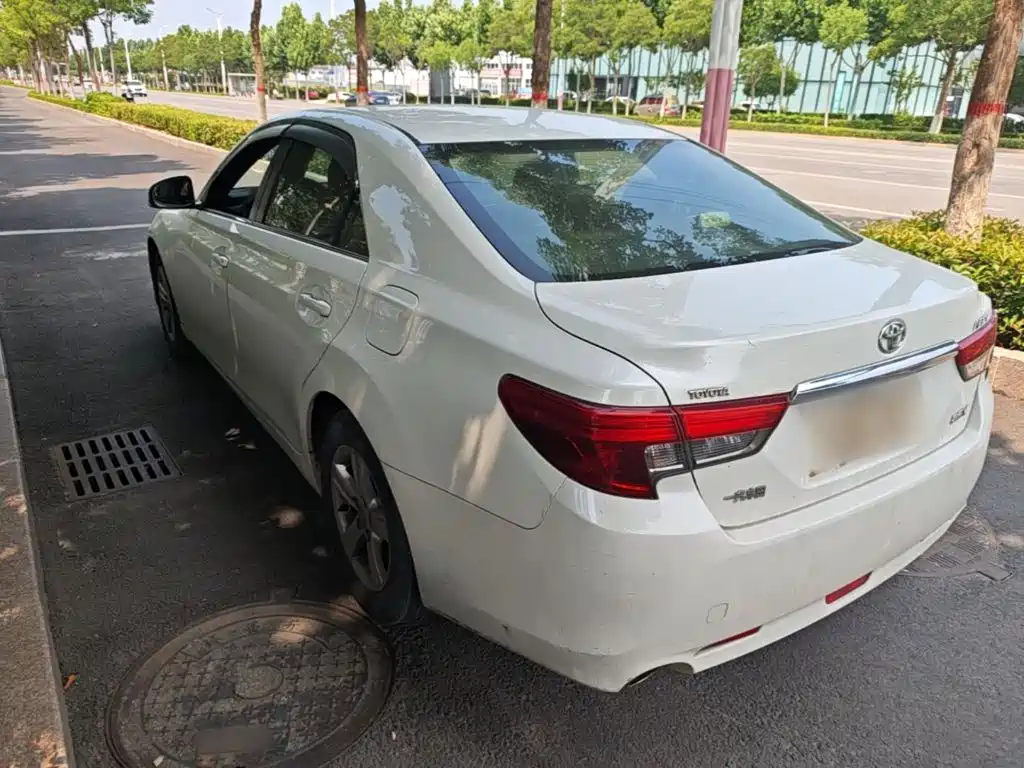 Toyota Reiz — миниатюра 5