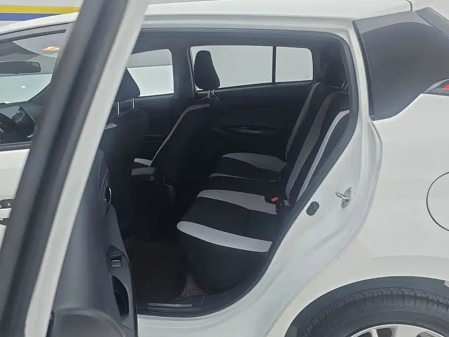 Toyota Yaris L — миниатюра 11