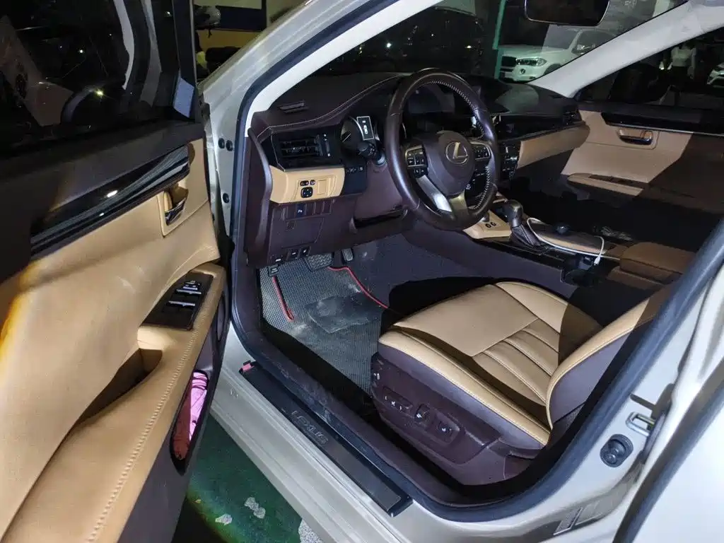 Lexus ES — миниатюра 12