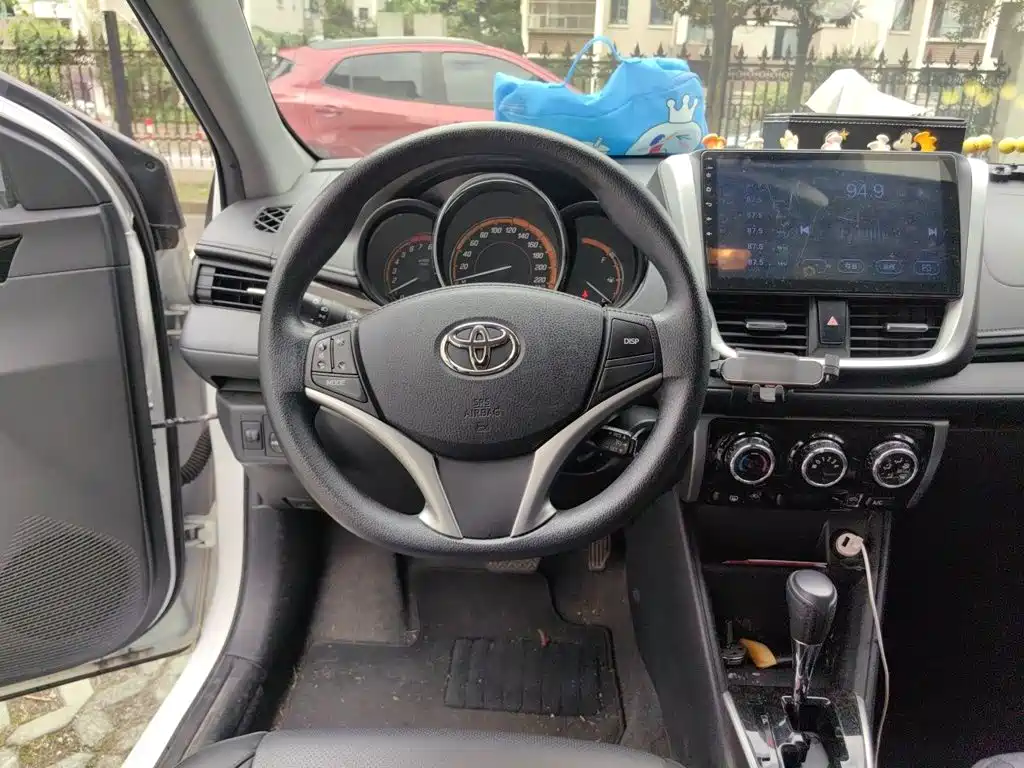 Toyota Yaris L — миниатюра 7
