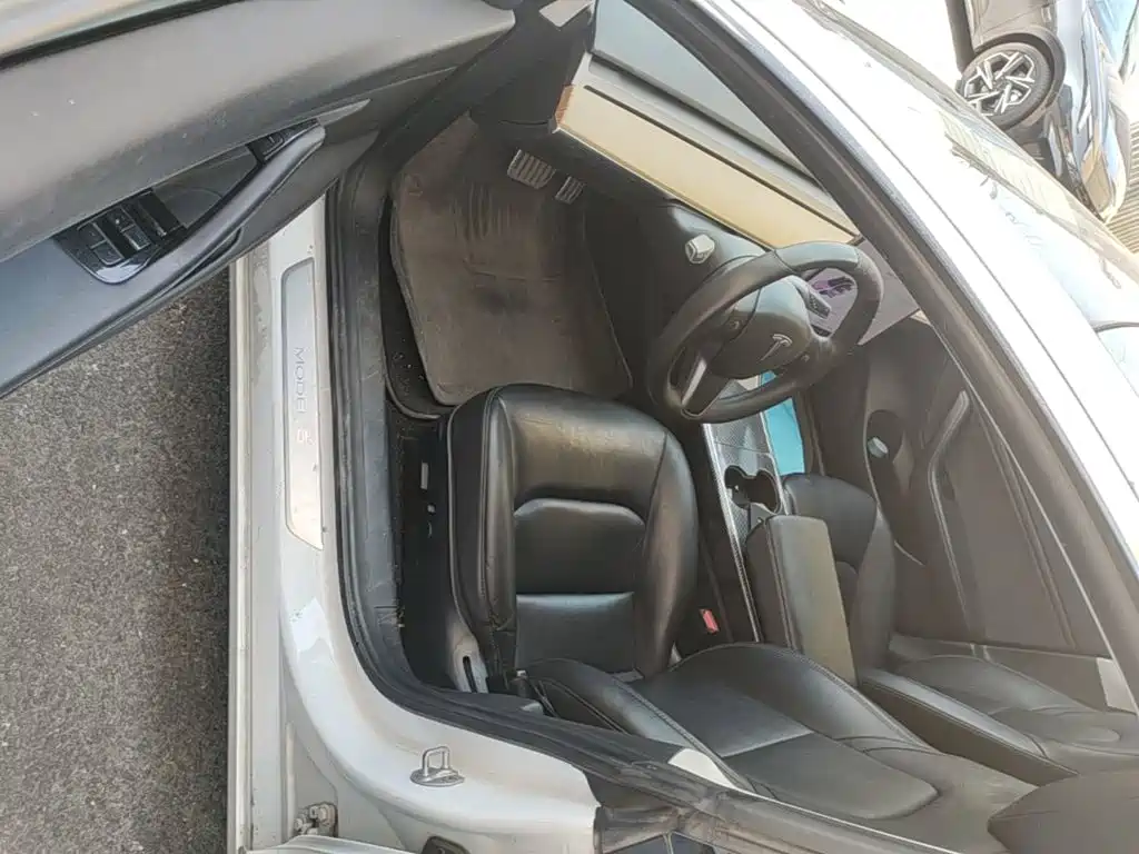 Tesla Model 3 — миниатюра 16