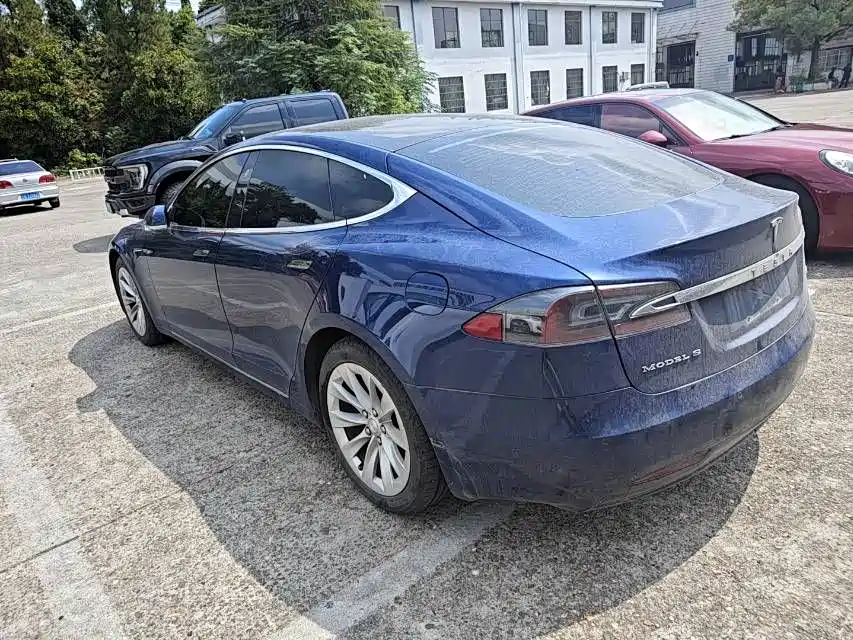 Tesla Model S — миниатюра 11
