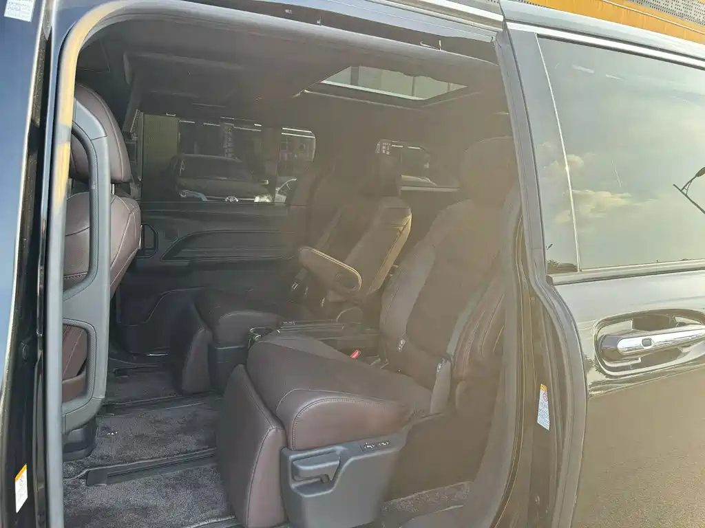 Toyota Sienna — миниатюра 6