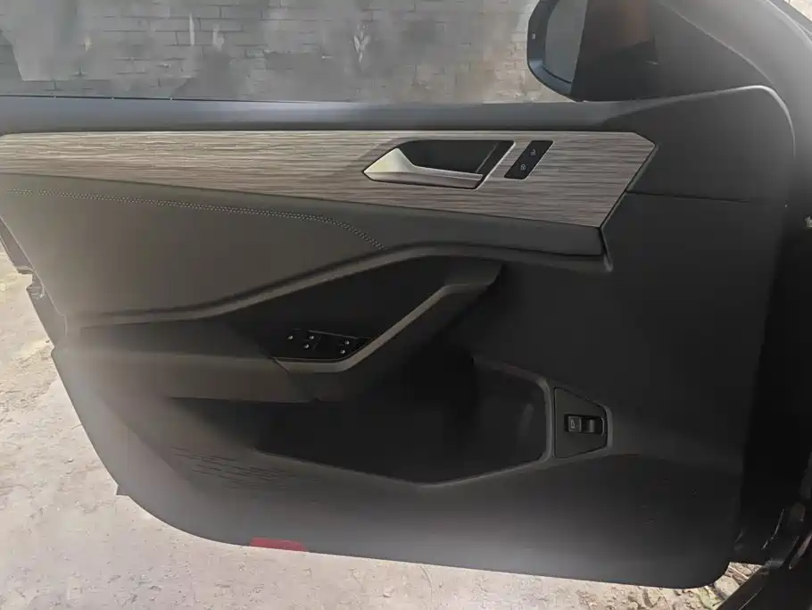 Volkswagen Sagitar — миниатюра 7