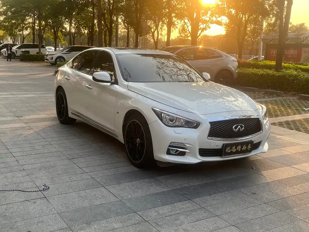 INFINITI Q50L