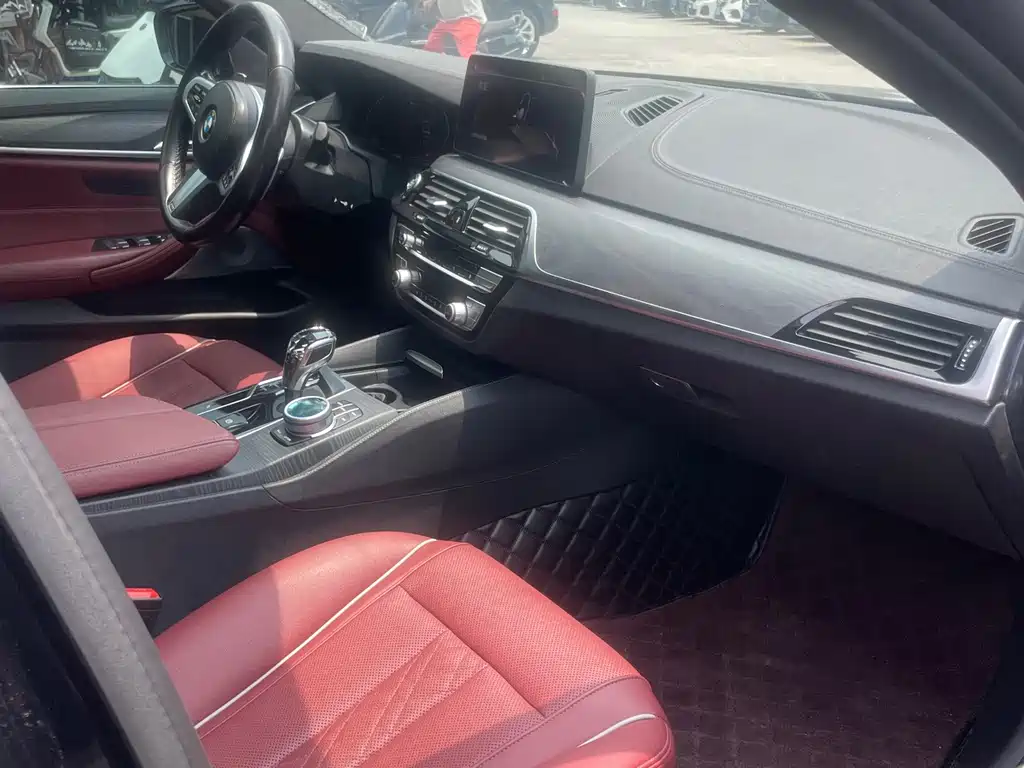 BMW 5 Series — миниатюра 8