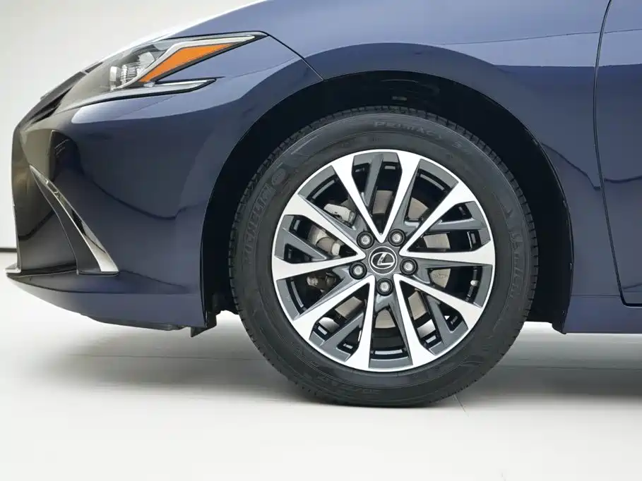 Lexus ES — миниатюра 14