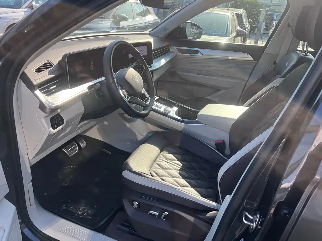Volkswagen Tavendor 2023 380TSI R-Line