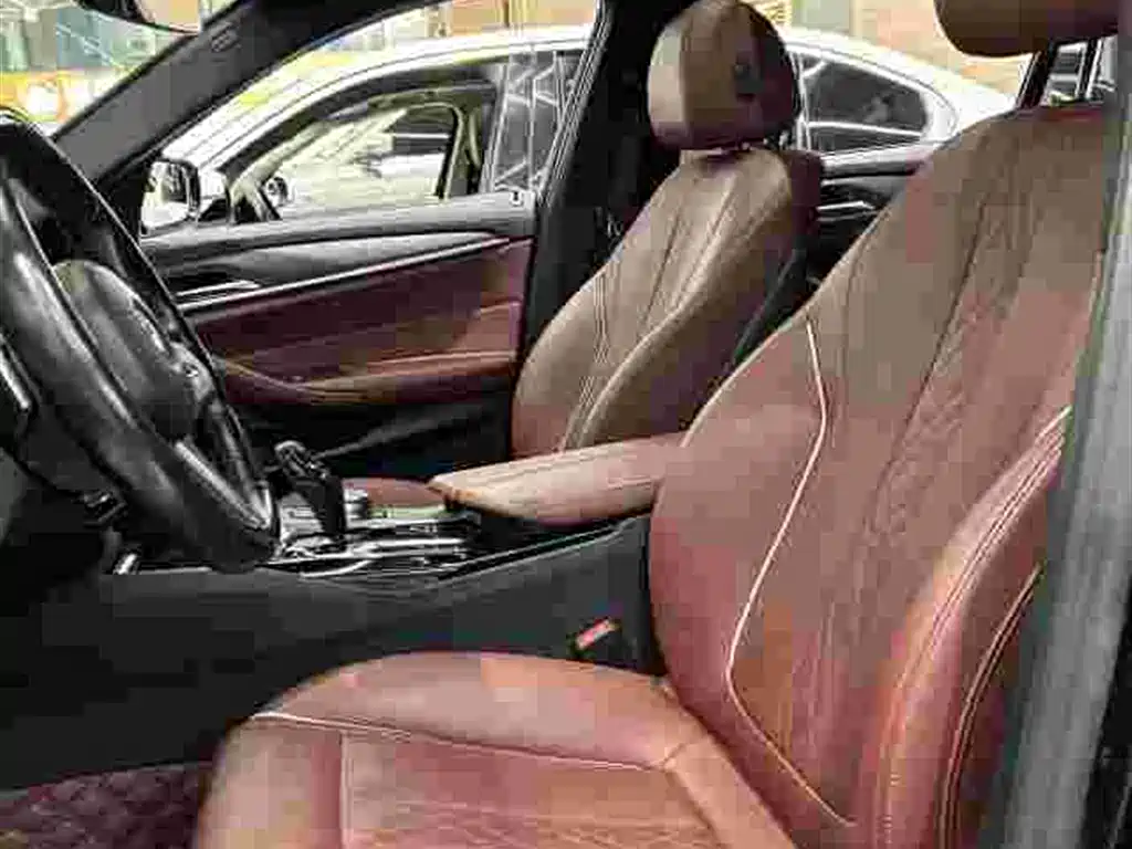 BMW 5 Series — миниатюра 7