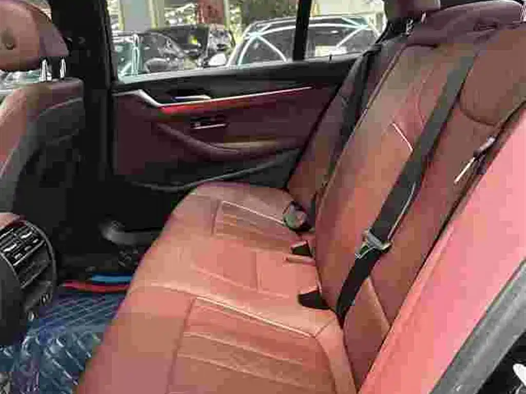 BMW 5 Series — миниатюра 8