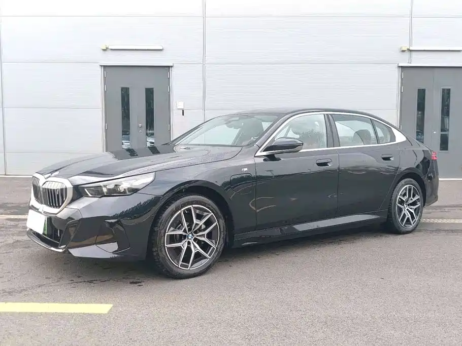 BMW i5