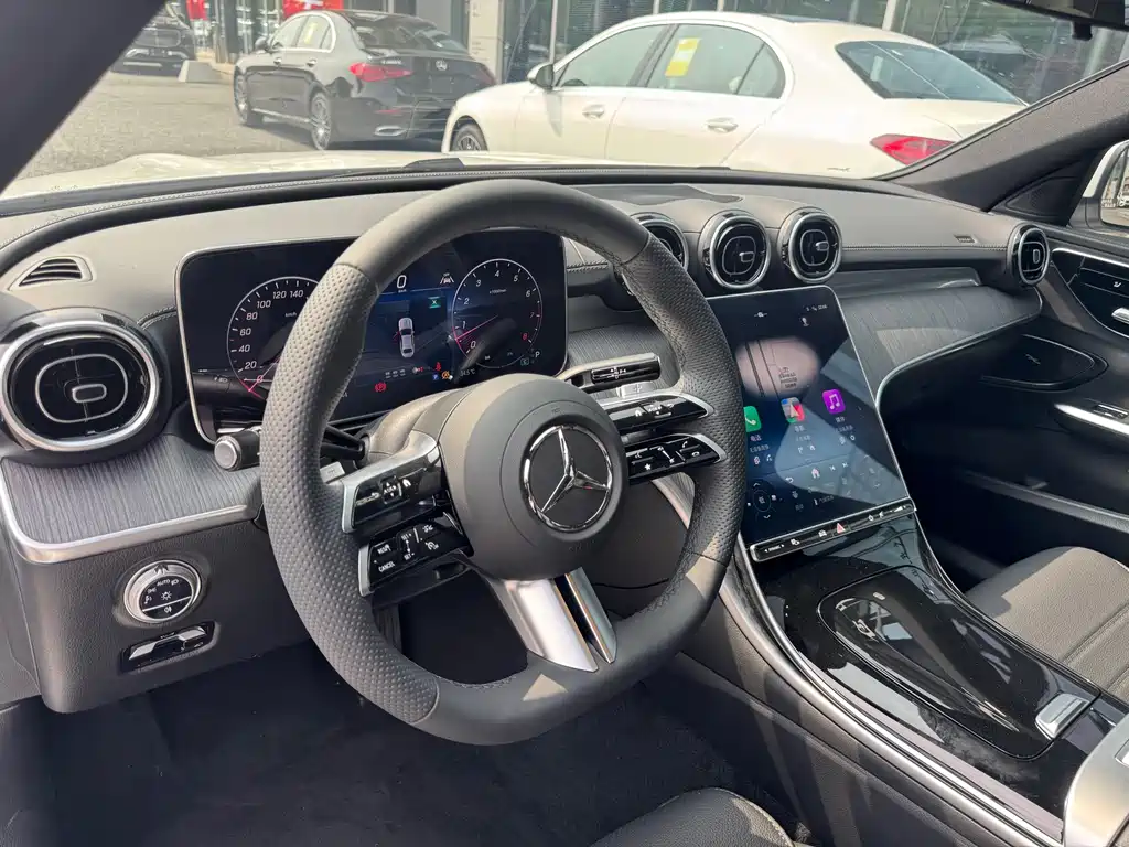 Mercedes-Benz C-Class — миниатюра 11