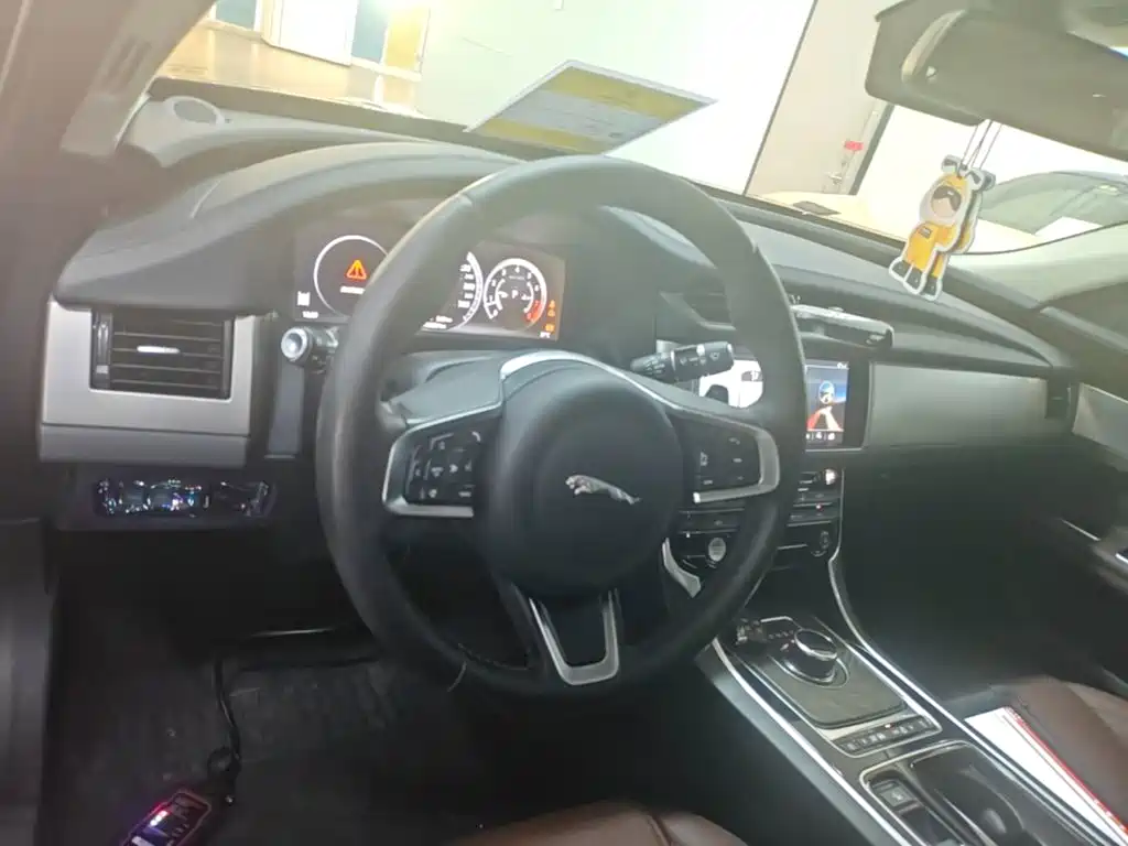 Jaguar XFL — миниатюра 10