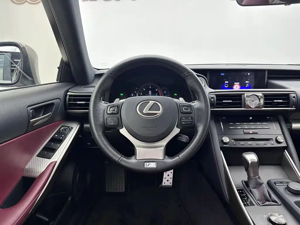 Lexus IS 2017 300 F SPORT