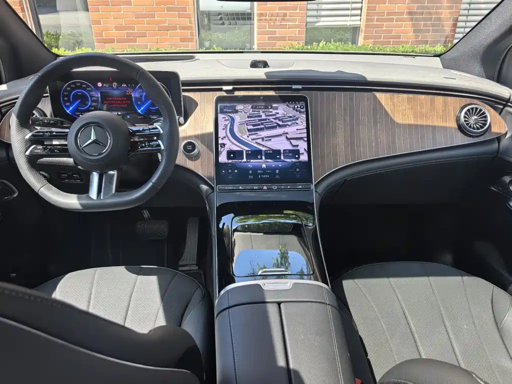 Mercedes-Benz EQE SUV — миниатюра 6
