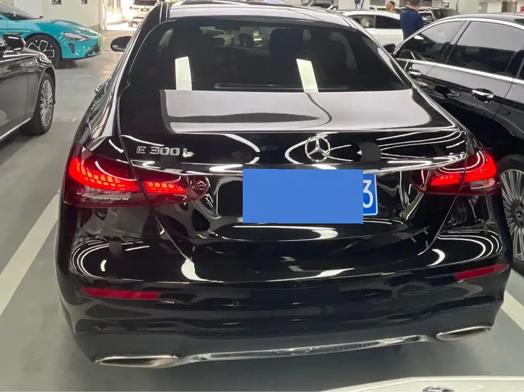 Mercedes-Benz E-Class — миниатюра 11