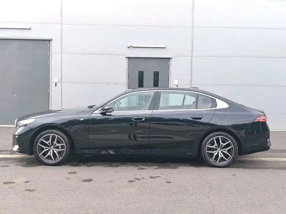 BMW i5 — миниатюра 2