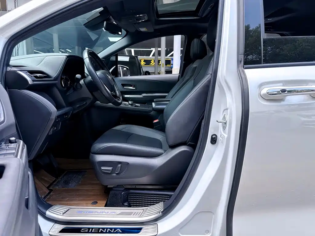Toyota Sienna — миниатюра 6