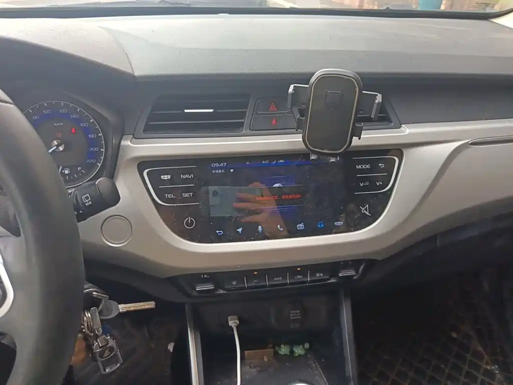 Geely Vision X3 — миниатюра 6