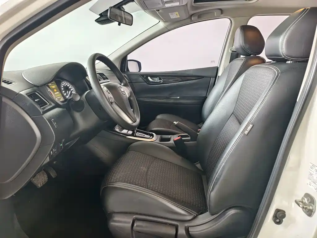 Nissan Tiida — миниатюра 12