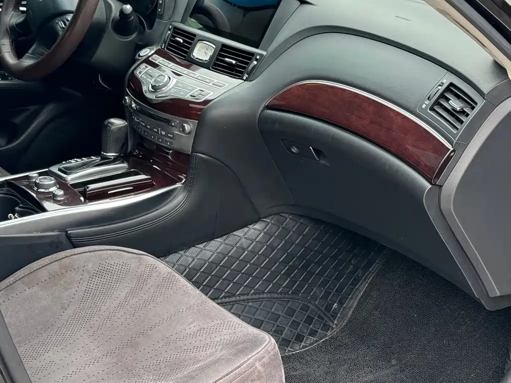 Infiniti Q70 — миниатюра 11