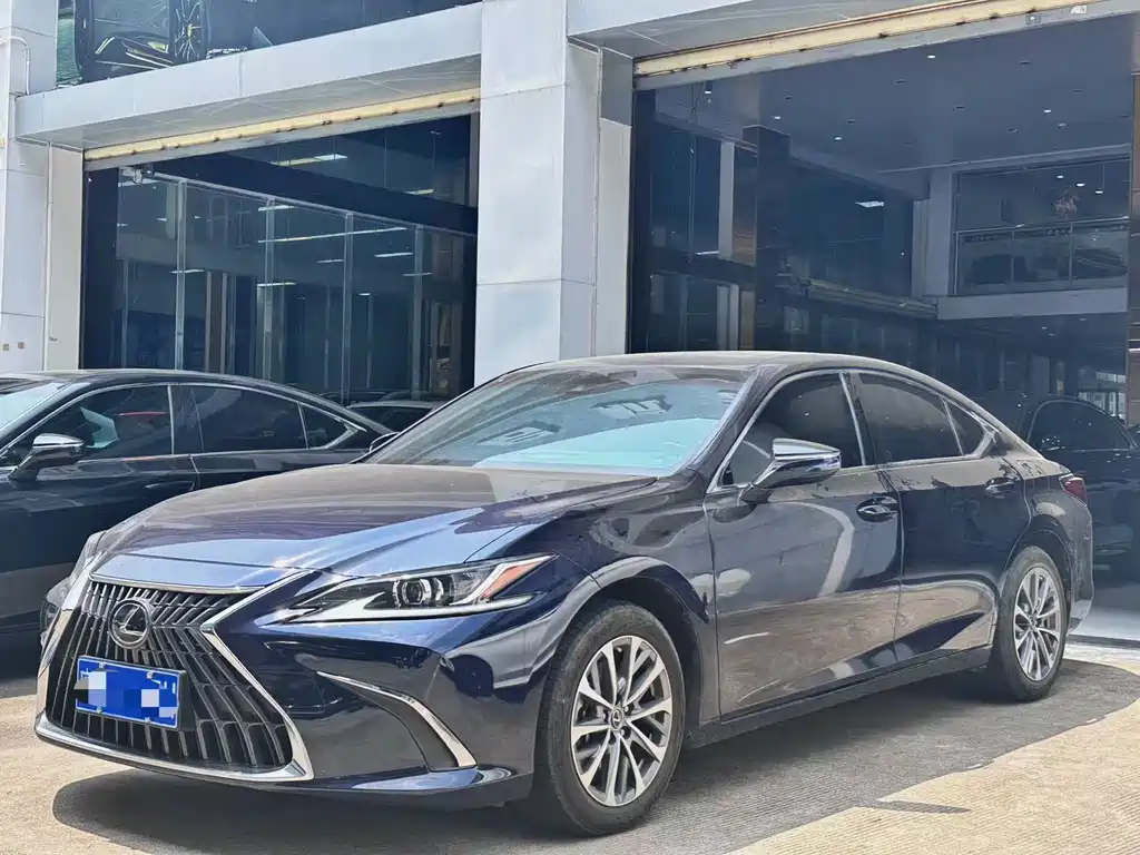 Lexus ES 2024