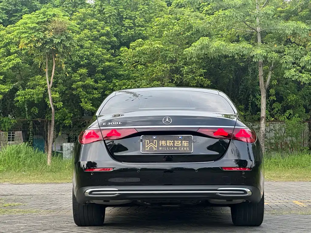 Mercedes-Benz E-Class — миниатюра 5