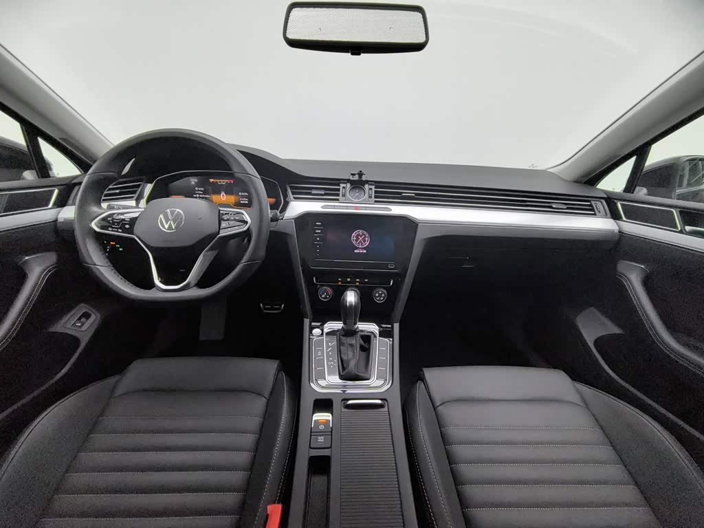 Volkswagen Magotan 1.4 л 2024 г. Чёрный, пробег 28700 км