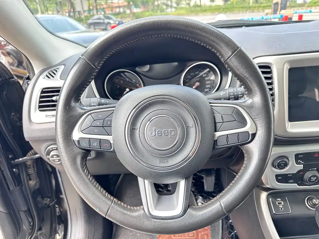 Jeep Compass — миниатюра 15